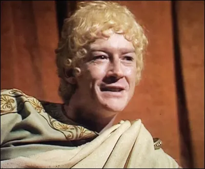 Dans les années 70, quel personnage historique interprétait-il dans le feuilleton "Moi, Claude Empereur" ?