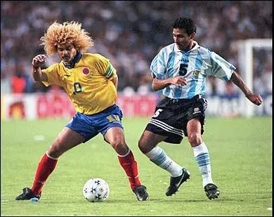 Enfin, le toque n'est pas la premire partie du pseudo du gnial auteur de ce quizz, mais un style de jeu  base de passes courtes et rapides. Modle du genre, entre 1985 et 1995, le jeu...