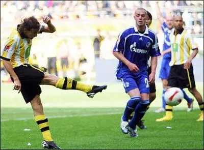 A propos de derby, si un allemand vous dit Revierderby, ne rpondez pas ' vos souhaits', mais pensez  ce match entre deux clubs de la Ruhr...