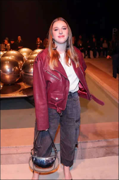 Qui est son binôme durant l'aventure ?