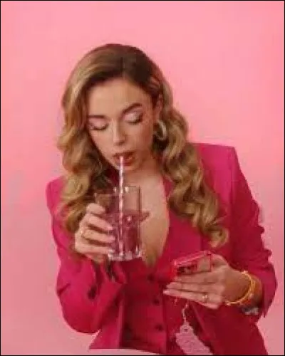 Complète les paroles : "Trop brillante pour toi, pas assez sombre...