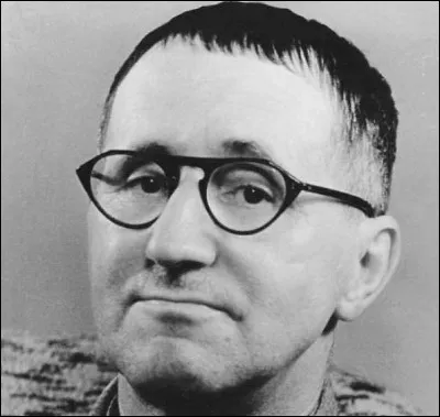 Qui est ce dramaturge allemand, auteur de la pi&egrave;ce de th&eacute;&acirc;tre ''Le Cercle de craie caucasien'' ?