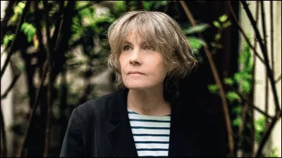 Qui est cette &eacute;crivaine fran&ccedil;aise, auteur du roman policier ''L'Homme aux cercles bleus'' ?