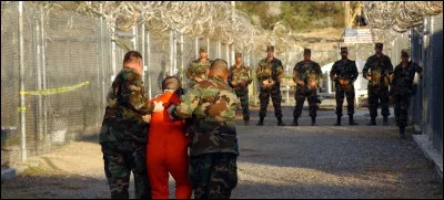 Où se trouve la prison de Guantánamo ?