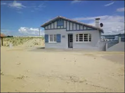 Pour vous rafraichir un peu, je vous emmène au bord de l'Atlantique, sur une plage de Vielle-Saint-Girons. Station balnéaire de la Côte d'Argent, elle se situe dans l'ancienne région ...