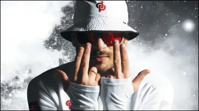 Jul a chanté : "Jai mal au cur mademoiselle...