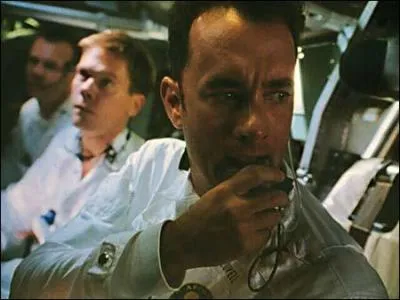Quel est ce film o Tom Hanks joue le rle d'un astronaute ?