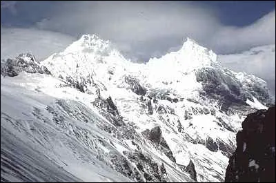 ''Le glacier Pasteur'' est un glaciers des îles Kerguelen ? Il est donc...