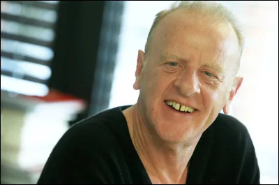 Qui est cet écrivain français, auteur de la biographie romancée ''Fleur de tonnerre'' ?