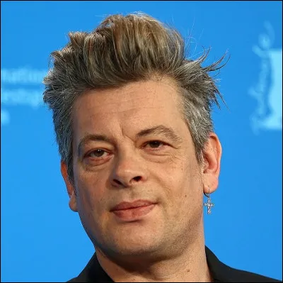 Qui est ce chanteur qui joue dans le film ''Fleur de tonnerre'' ?