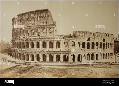 Dans quelle ville italienne se trouve le Colisée ?