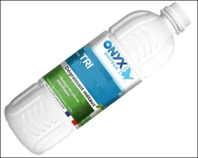 Quel est le nom de ce composé chimique employé comme dégraissant et comme détachant pour les vêtements ?