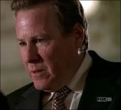 Comment s'appelle le père de Sara Tancredi ?