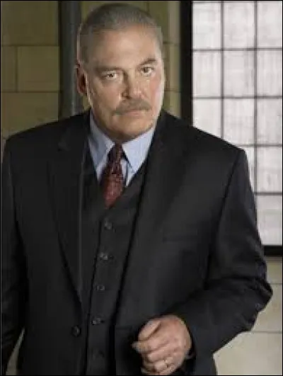 Comment se nomme le directeur de Fox River ?