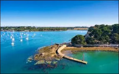 Quelle est la préfecture du Morbihan ?