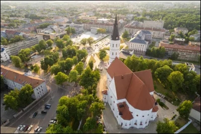 Quelle est cette ville de Lituanie, quatrième plus importante ville du pays avec ses 100 000 habitants ?