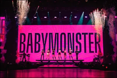 Quand le "Hello Monsters World Tour" a-t-il commencé ?