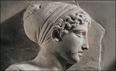 Qui est cette déesse, équivalente grecque de la déesse romaine ''Diane'' ?