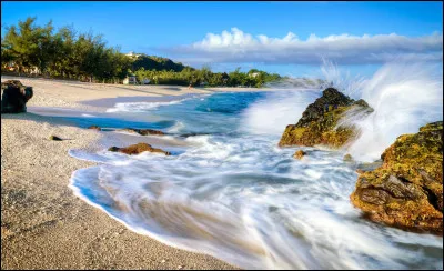 J'ai vécu pendant un an et demi à La Réunion. Elle reste aujourd'hui mon île de coeur ! Dans quel océan est-elle située ?