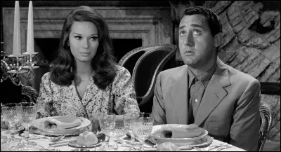 Elle est Elena Pavinato, mariée à Silvio (Alberto Sordi), dans ce film de Risi qui se déroule sur vingt années de l'Italie d'après-guerre :