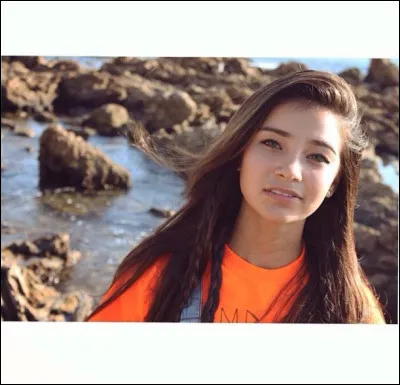 Qui est cette jolie fille ?