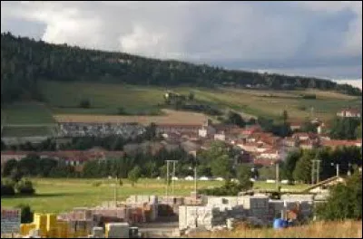 Je vous emmène en Auvergne-Rhône-Alpes, à Coucouron. Commune de l'arrondissement de Largentière, elle se situe dans le département ...