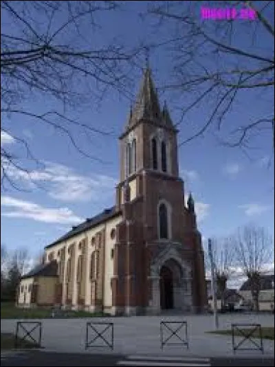 Ici vous avez l'église de l'Invention-de-Saint-Étienne, à Laloubère. Village Bigourdan, il se situe dans l'ex région ...