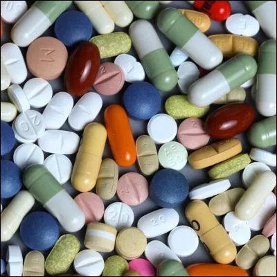 Quel effet un médicament doit-il surpasser pour pouvoir être commercialisé ?