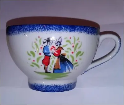 Quel est le nom de ce petit bol destiné à boire le cidre en Bretagne ?