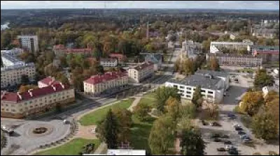 Valka et Valga - qui forment une seule agglomération de 20 000 habitants - sont séparées par la frontière qui délimite deux pays :