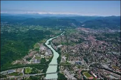 Cette ville italienne de 33 000 habitants se situe sur les rives de l'Isonzo, dans la r&eacute;gion historique de Frioul, &agrave; la fronti&egrave;re avec la Slov&eacute;nie :