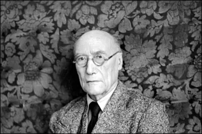 Qui est cet écrivain français, auteur du roman ''Les Caves du Vatican'' ?