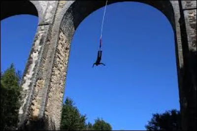 Les viaducs attirent les amateurs de saut à l'...