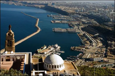 Dans quel pays se trouve la ville d'Oran ?