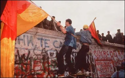 La nuit du 9 septembre 1989 marque la chute du mur de Berlin.