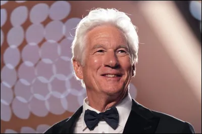 Qui est cet acteur qui joue le premier r&ocirc;le dans le film ''Le Roi David'' r&eacute;alis&eacute; par Bruce Beresford en 1985 ?