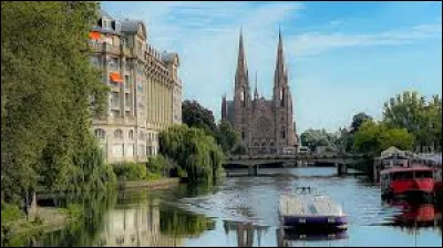 Quelle est cette rivière, longue de 216 km, qui traverse la plaine d'Alsace du sud au nord, arrose Strasbourg avant de se jeter dans le Rhin ?