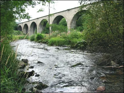Quelle est cette rivière, longue de 76 km, née dans les Vosges au pied du Climont, à 662 m d'altitude, qui coule vers l'est et conflue en rive gauche avec l'Ill ?