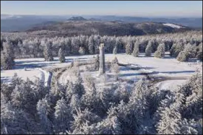 A quelle altitude situez-vous le point culminant du département ?