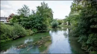 Quelle est cette rivière, longue de 96 km, qui prend sa source dans les Vosges, coule vers le nord puis vers l'est, arrose Saverne et rejoint la Moder ?