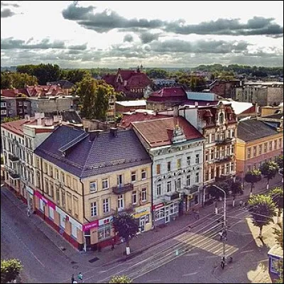 La ville russe de Sovetsk, peuplée de 40 000 habitants est une ville frontalière bordée par le Niémen : de quel pays est-elle voisine ?