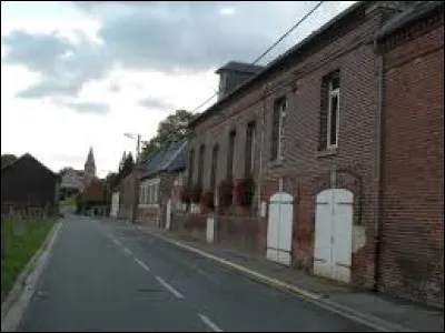 Village Isarien, dans le Pays de Thelle, Hodenc-l'Évêque se situe en région ...