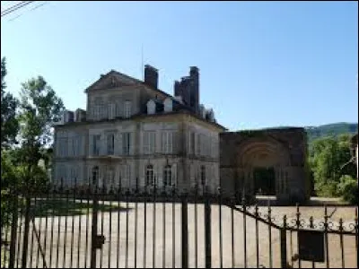 Je vous attends à présent au chateau de Lévinhac. Hameau Aveyronnais, il se situe dans l'ancienne région ...