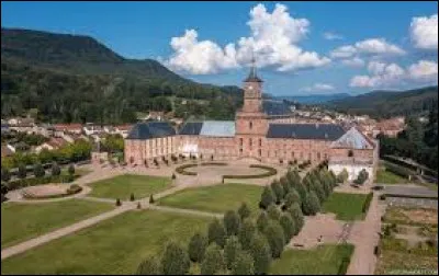Je vous propose de partir en Lorraine, à la découverte de l'abbaye Saint-Hydulphe, à Moyenmoutier. Ville de l'aire d'attraction Déodatienne, traversée par le Rabodeau, elle se situe dans le département ...
