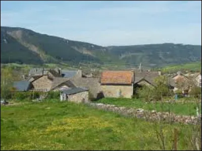 Nous sommes dans les Cévennes, à Saint-Étienne-du-Valdonnez. Village de l'aire d'attraction Mendoise, il se situe dans le département ...