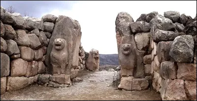 Quelle civilisation occupait lAnatolie (actuelle Turquie) entre le XXIIᵉ et le VIIIᵉ siècle avant notre ère ?