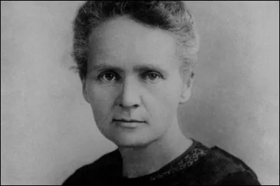 Marie Curie née en Pologne est à l'origine de la découverte de quels éléments chimiques ?