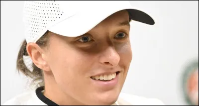 Qui est cette joueuse de tennis polonaise, numéro 1 mondiale en simple en 2022 ?