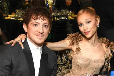 Qui est cet homme pour Ariana ?