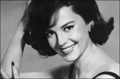 Qui est cette actrice qui joue un des rôles principaux dans ''La Fureur de vivre'', un de ses films cultes avec James Dean ?